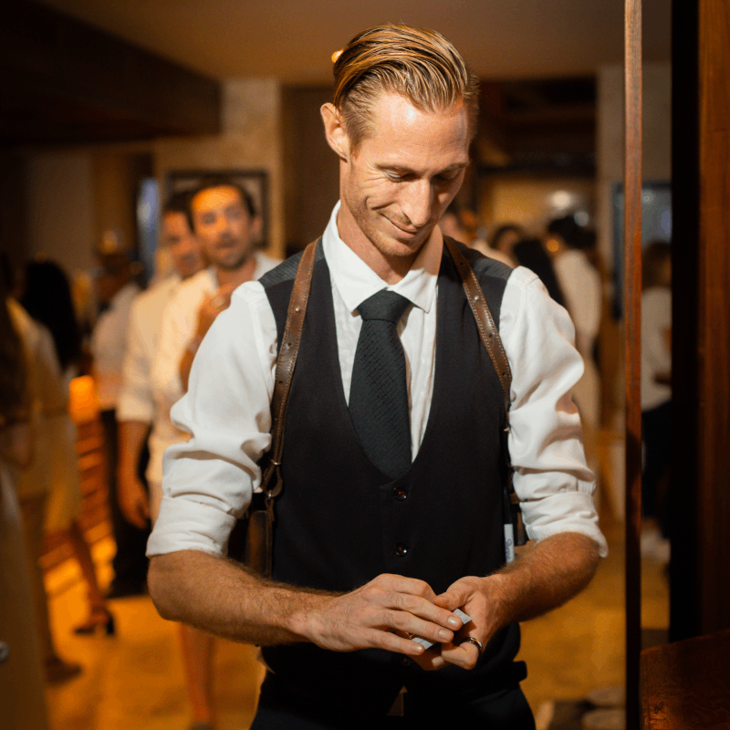 Personalized Private Coaching with Pal Bodnar – Learn Close-Up Magic – Free Booking