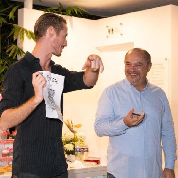 Interactive Close - Up Magic – Private & Corporate EventsPal Bodnar Magic Productions